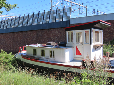 850285 Afbeelding van de kajuit en de stuurhut van het verenigingsschip 'De Oude Buis' van de Utrechtse ...